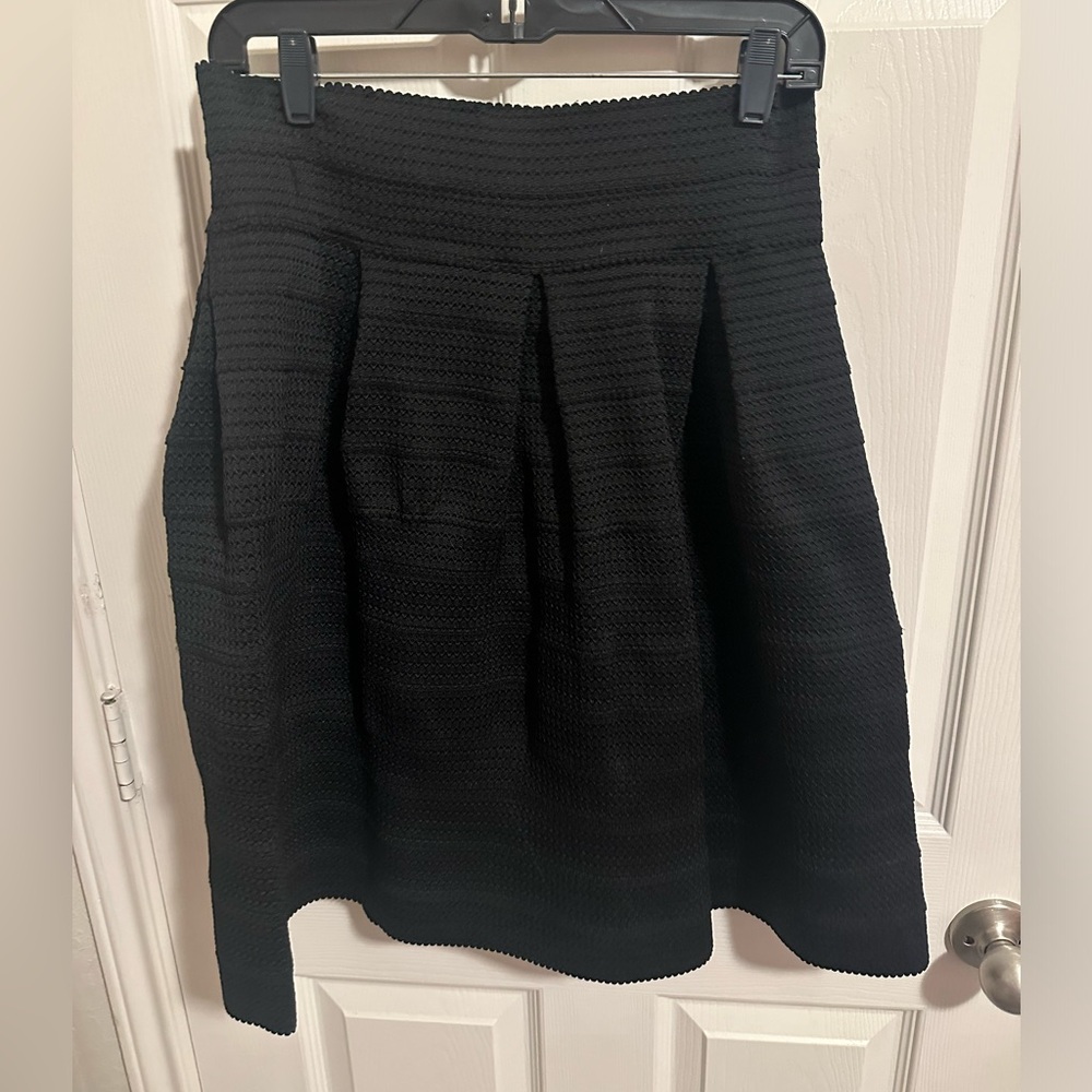 Black New York & Company Puffer Skirt (Size M)**